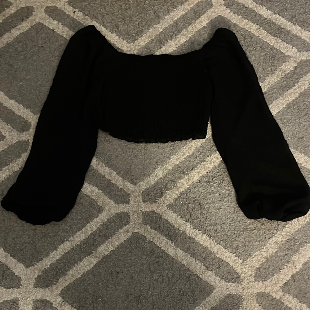 Black chic blouse with peasant style sleeves